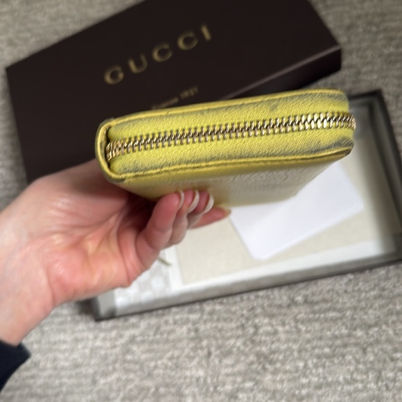 Gucci
Bamboo Accent Leather Continental Wallet - Picture 10 of 14